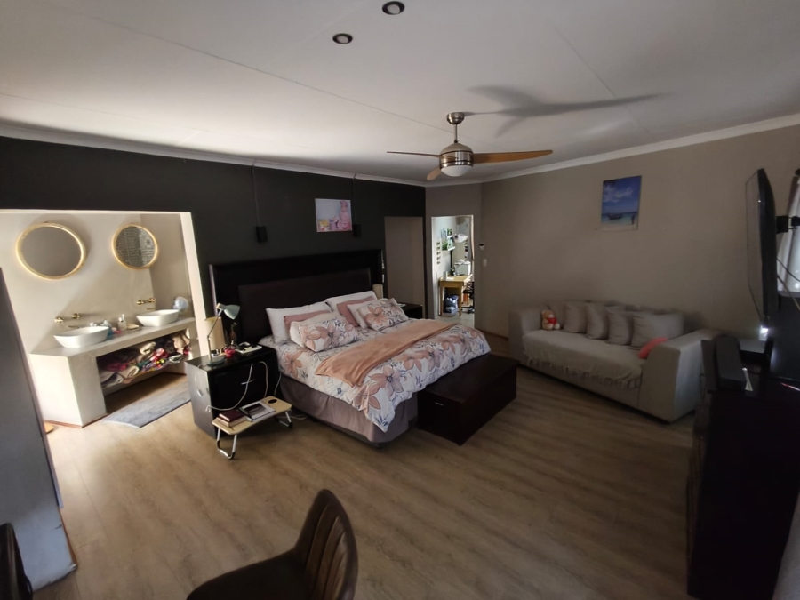 3 Bedroom Property for Sale in Safari Gardens North West